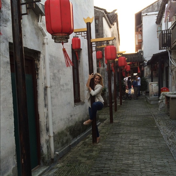 Meet your Posher, Juliana - Picture 4 of 8